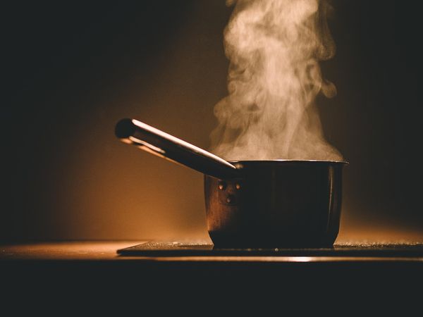 Naturalne sposoby na aromat dymu w Twojej kuchni